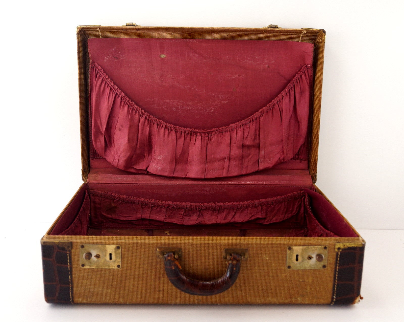 Vintage Leather Suitcase – Alt Interiors