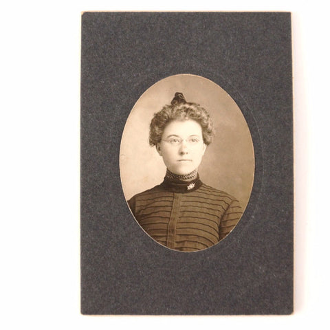 Antique Photograph Cabinet Card of Woman in Black and White (c.1890s) - thirdshift