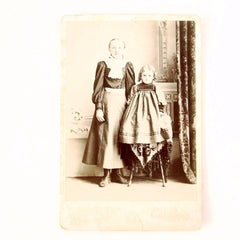 Antique Photograph Cabinet Card of Prudence and Leona Van Macklin, Iowa (c.1890s) - thirdshift