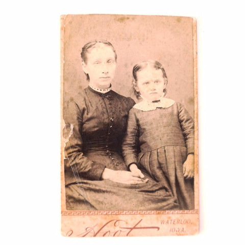 Antique Photograph of Mother and Daughter, Minnie and Addie May Jones (c.1890s) - thirdshift